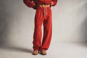 กางเกงขายาวทรงบานพิมพ์ลายนูน 3 มิติ ผ้าฟลีซหนานุ่ม ขายส่ง OEM รับผลิตตามแบบ สินค้าขายดีปี 2025 กางเกงวอร์มทรงหลวมสำหรับผู้ชาย - Product Image 5