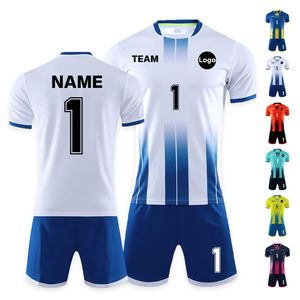 Elegante y cómodo kit de fútbol de malla, servicio OEM personalizable para camisetas y pantalones cortos - Product Image 4