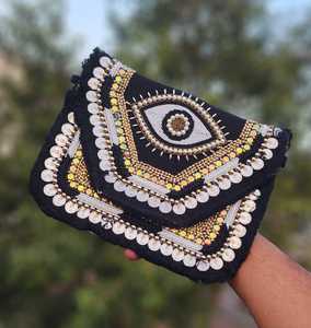 Sacs à main de luxe personnalisés pour femmes Motif d'enveloppe Toile de soie Doublure en PU Cadeaux de mariage Inspirés Caractéristiques de style Ins Conçu à bas prix - Product Image 4