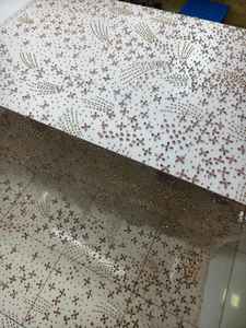 งานปักลูกปัดทำมือแบบดั้งเดิมสุดหรูหรา ประดับด้วยทองคำ เป็นมิตรกับสิ่งแวดล้อม ผ้าตาข่ายสีเงินชมพู ประดับด้วยหินและคริสตัลลายดอกไม้ - Product Image 2