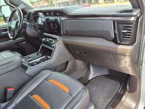 Usado 2024 Sierra 2500HD AT4 Crew Cab 4WD Diésel Asientos de Cuero Oscuros Izquierdos ACC (Control de Crucero Adaptativo) Sin Accidentes - Product Image 5