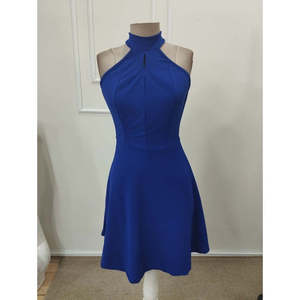 Vestido Mini Elegante de Crepé con Cuello Alto y Hombros Descubiertos para Mujer, de Jane's, con Detalle de Encaje en la Espalda, Ideal para Fiestas Nocturnas y Eventos Especiales - Product Image 5
