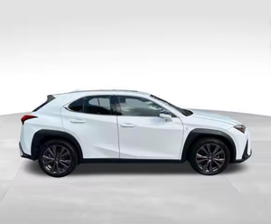 Véhicules d'occasion en gros à prix réduits : Lexus UX 200 F SPORT 4 portes Crossover 2019 avec intérieur cuir, caméra, toit ouvrant et phares LED - Product Image 3