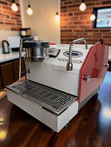 เครื่องชงกาแฟเอสเพรสโซ่ GS3 AV SINGLE GROUP สีขาวแบบกำหนดเองพร้อมกระจกสีแดง + จัดส่งฟรี - Product Image 4