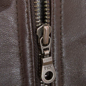 แจ็คเก็ตหนังผู้ชายแฟชั่นฤดูหนาว คุณภาพสูงจากโรงงานโดยตรง พร้อมกระเป๋าข้าง 2 ช่องแบบกำหนดเอง - Product Image 6