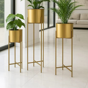 Ensemble de 3 jardinières dorées mates pour la décoration moderne de la maison, style d'angle de salon et exposition de plantes d'intérieur, en provenance d'Inde - Product Image 1