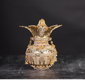 Lujoso Kalash de latón chapado en oro y plata-Olla Pooja India hecha a mano para festivales y decoración - Product Image 5