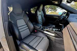 Cayenne Turbo Coupé AWD 2023, Bajo Kilometraje, Transmisión Automática, Volante a la Izquierda, Gasolina, R18, en Buen Estado - Product Image 5