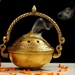 Quemador de Incienso de Latón Ornamental Diseñado para Ambiente Cultural en el Hogar con Forma Artística y Construcción de Latón Resistente - Product Image 1