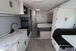 Clean Great Deal 2021 M e r c e d e s - B e n z S p r i n t e r C a b C h a s s i s 3 5 0 0 X D Ready to Ship - Product Image 4