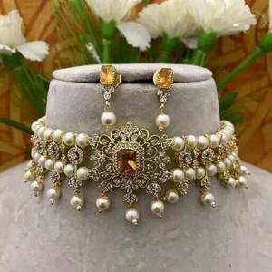 Ensemble de collier choker Polki Kundan de 20 carats d'inspiration indienne, forme radieuse, avec pierres sculptées et perles, comprend des boucles d'oreilles, collier de mariage - Product Image 2