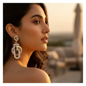 Boucles d'oreilles pendantes en cristal argenté pour femmes, bijoux à la mode - Product Image 1