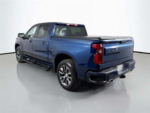 CLEAN USED 2024 Silverado 1500 RST Crew Cab 4WD Automatique Volant à Gauche Pneus R18 Intérieur Sombre Sièges en Tissu - Product Image 5