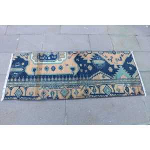 Alfombra Turca de 1.9x4.8 pies, Alfombra Vintage de Lana con Bordes Azules y Marrones - Product Image 4