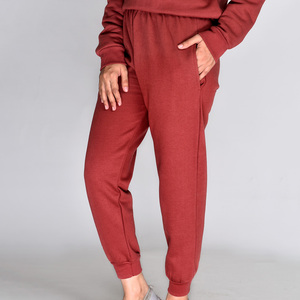 ชุดวอร์มผ้าฝ้ายโพลีเอสเตอร์ระบายอากาศแห้งเร็วสำหรับผู้หญิงพิมพ์ลายสีพื้นกางเกงและเสื้อทรงสั้นสำหรับฤดูหนาว - Product Image 2