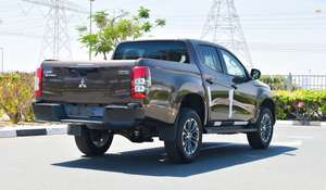 USADO 2023 L200 AWD Volante a la Izquierda 5 Plazas Asientos de Cuero Caja de Cambios Automática Tracción Total Neumáticos R18 - Product Image 4