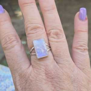 Petite bague rectangulaire en pierre de lune, faite à la main, en argent sterling 925, pierre de naissance de juin, style bohème, bijou quotidien, idée cadeau unique - Product Image 3