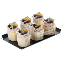 Modèle de cupcake factice vibrant réaliste parfait pour les centres de table de mariage et les présentoirs de boutique.