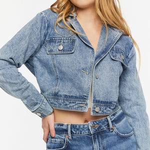 Logo personnalisé vestes courtes en denim pour femmes, décontractées, classiques, à col rabattu, avec poches boutonnées, veste en jean pour femmes en bleu délavé - Product Image 2