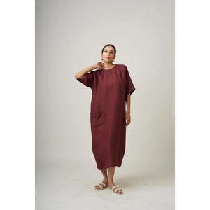 Robe d'été décontractée pour femmes, style kaftan, en tricot marron foncé, longueur au sol, écologique, naturelle, coupe ample, manches courtes - Product Image 1