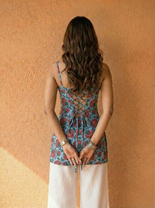 Kurti court ethnique décontracté 100% coton, imprimé, col carré, style confortable, dos élastique, disponible en grandes tailles pour l'été - Product Image 3