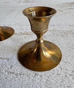 Bougeoir en laiton de qualité supérieure avec des motifs vintage uniques et une fabrication de haute qualité pour les spécialistes en décoration intérieure - Product Image 6