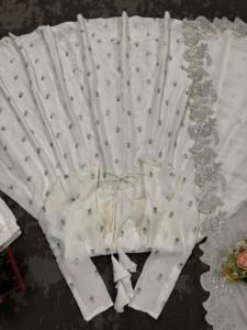 Buscando este hermoso traje de diseñador del mismo color en tela de seda Chinon con interior y Plazoo también Chinon - Product Image 6