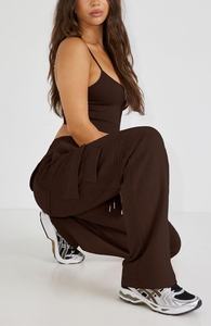 Pantalon cargo pour femmes de style dernier cri avec logo personnalisé fabriqué en usine design spécial pour pantalons cargo pour femmes - Product Image 3