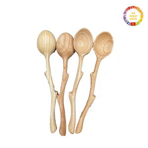 Cuillère en forme de cœur en bois faite à la main Design unique pour un ensemble d'ustensiles de cuisine écologique - Product Image 1