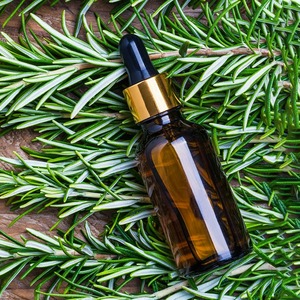 2024 Wholesale 100% Pure Natural Organic Rosemary Essential Oil Steam Distilled for Curly Hair Repair Loss Prevention Private - Product Image 5