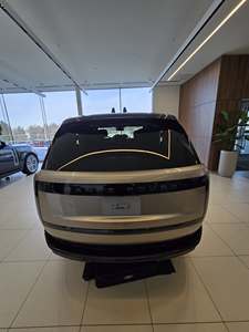 Used 2025 Ranges Rovers SE <b>LWB</b> - Product Image 5
