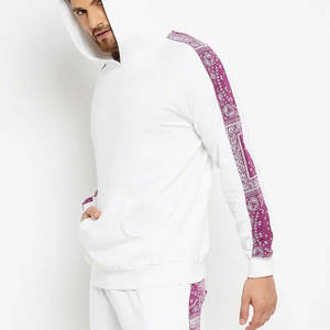 เสื้อฮู้ดผู้ชายทรงสลิมฟิตพร้อมโลโก้ที่กำหนดเองสไตล์สตรีทสไตล์ลำลองในดีไซน์ใหม่สำหรับฤดูหนาวพร้อมเทคนิคการย้อมธรรมดา - Product Image 3