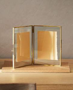 Designer Metal <b>Photo</b> <b>Frame</b> For Premium Interior Table Decoration With Refined Style And Durable Construction - Product Image 1