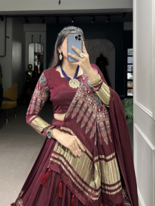 Hermoso Lehenga choli Con Impresión Digital Con Lagadi Patta - Product Image 2