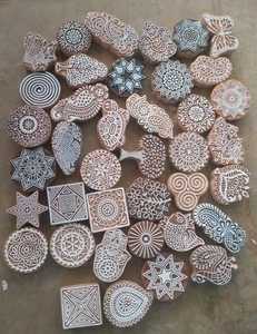 Blocs d'impression en bois sur mesure au henné et textile disponibles en tailles et designs assortis pour la revente - Product Image 2