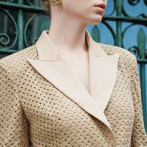 Gran oferta Blazer mujer CLEF NOTCHED BLAZER con solapa tela de alta calidad etiquetado privado ropa de mujer elegante de Vietnam - Product Image 1