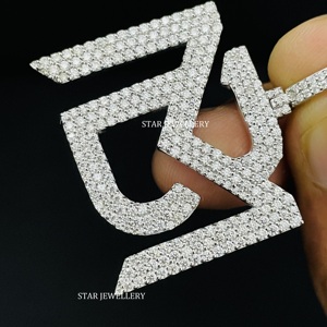 Colgante de Plata de Ley con Logotipo Personalizado de Moissanita, Corte Brillante Redondo VVS, Estilo Hip Hop Unisex - Product Image 3