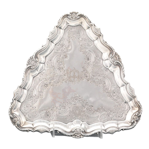 Assiette de présentation ronde en métal argenté au design attrayant avec bord texturé tissé moderne, idéale pour les événements et la décoration de table à la maison - Product Image 3