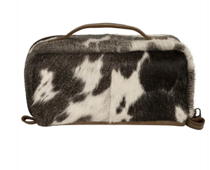 Bolsa de cosméticos de cuero de vaca blanca y negra elegante y duradera con cierre de cremallera Estampado de patrón geométrico - Product Image 1