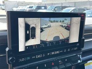 LIMPIO USADO 2025 GMC H u m e r EV SUV 2X AWD - Product Image 6