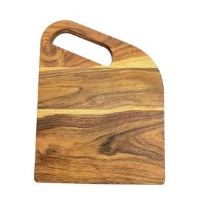 Tabla de cortar de madera duradera y ligera con perfil delgado para un fácil manejo y espacio de almacenamiento mínimo requerido. - Product Image 5