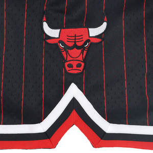 Short de basket-ball personnalisé en maille pour hommes vente en gros de poches à fermeture éclair double couche broderie cousue solide taille élastique cordon de serrage - Product Image 5