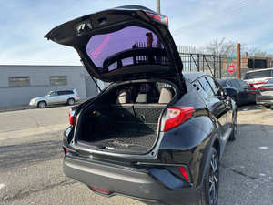 Voiture d'occasion de qualité à prix abordable, Toyota C-HR Limited 2019, conduite à gauche - Product Image 6