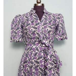 Robe maxi élégante à fleurs vintage avec tissu doux et confortable pour le bureau et les occasions professionnelles, design professionnel pour femmes - Product Image 4