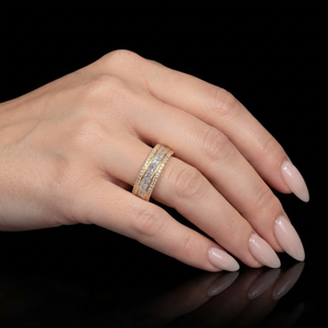LILABA ENTERPRISE Bague pour femme en or jaune 18 carats avec diamants de laboratoire taille princesse et pierres latérales, clarté F VVS2, certifiée IGI - Product Image 4