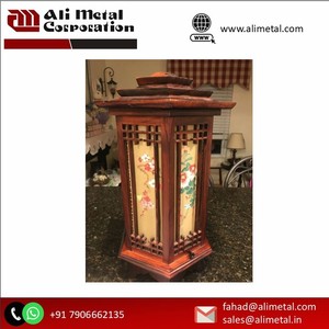 Exquisito farol de vela de madera con belleza detallada para su sala de estar, patio o celebraciones festivas - Product Image 6