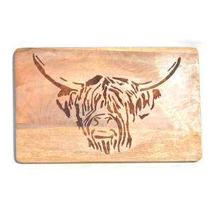 Tabla de cortar de madera recuperada hecha de madera reciclada que ofrece una opción ecológica para propietarios conscientes - Product Image 1