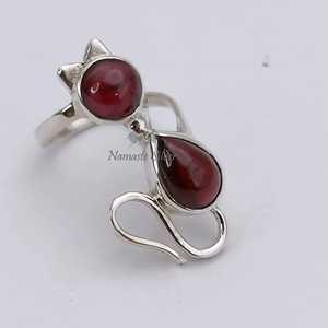 Bague chat en argent sterling fait main avec grenat, pierre de naissance de janvier - Product Image 4