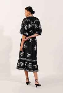 เดรสผ้าฝ้ายลายดิจิทัลสไตล์ยูเครนสำหรับผู้หญิงเดรสผ้าฝ้ายปักลายพู่ดีไซน์หรูหราและทันสมัย - Product Image 2