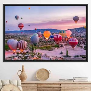 Toile imprimée : Ballons au lever du soleil de Cappadocia, art paysager de Goreme, toile encadrée noire - Product Image 1